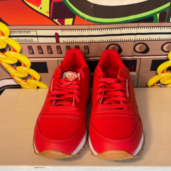 Reebok Classic Leather Low Vector Red Gum sneakers. 8.5 Men’s/10W - Picture 3 of 16